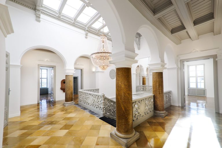 Wahl des Kronleuchters und Pflege