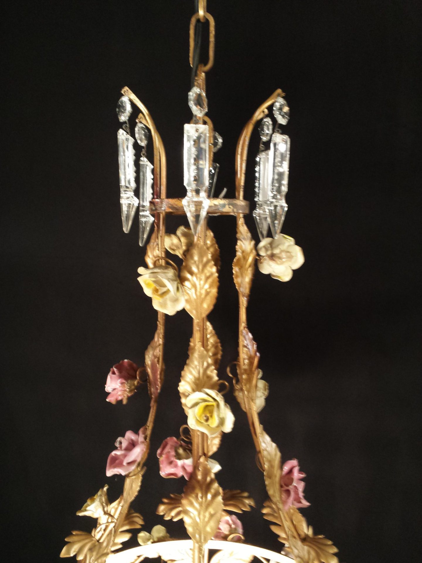 Florentiner Lüster mit Porzellan Blüten, Detailansicht 2