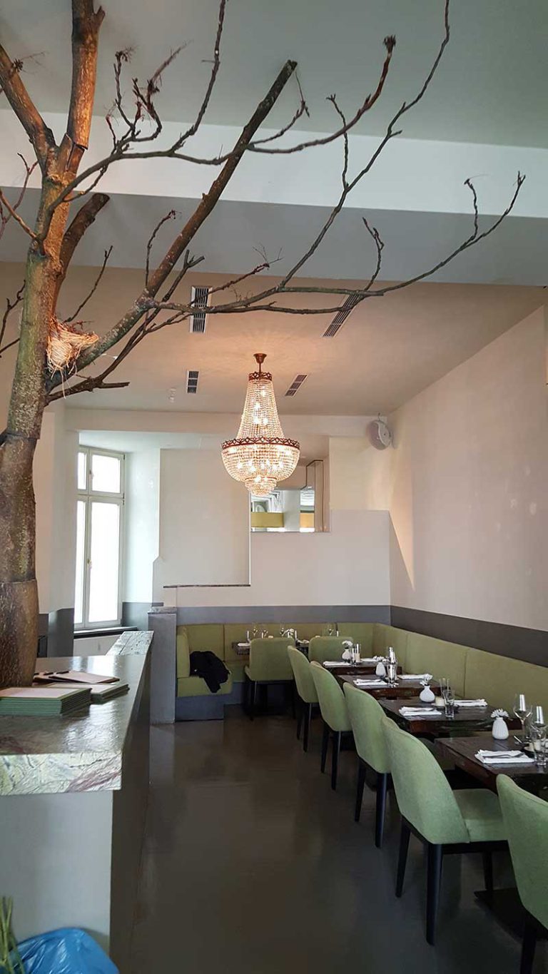 Referenz von Light Delux: montierter Kronleuchter, Kundenprojekt 11